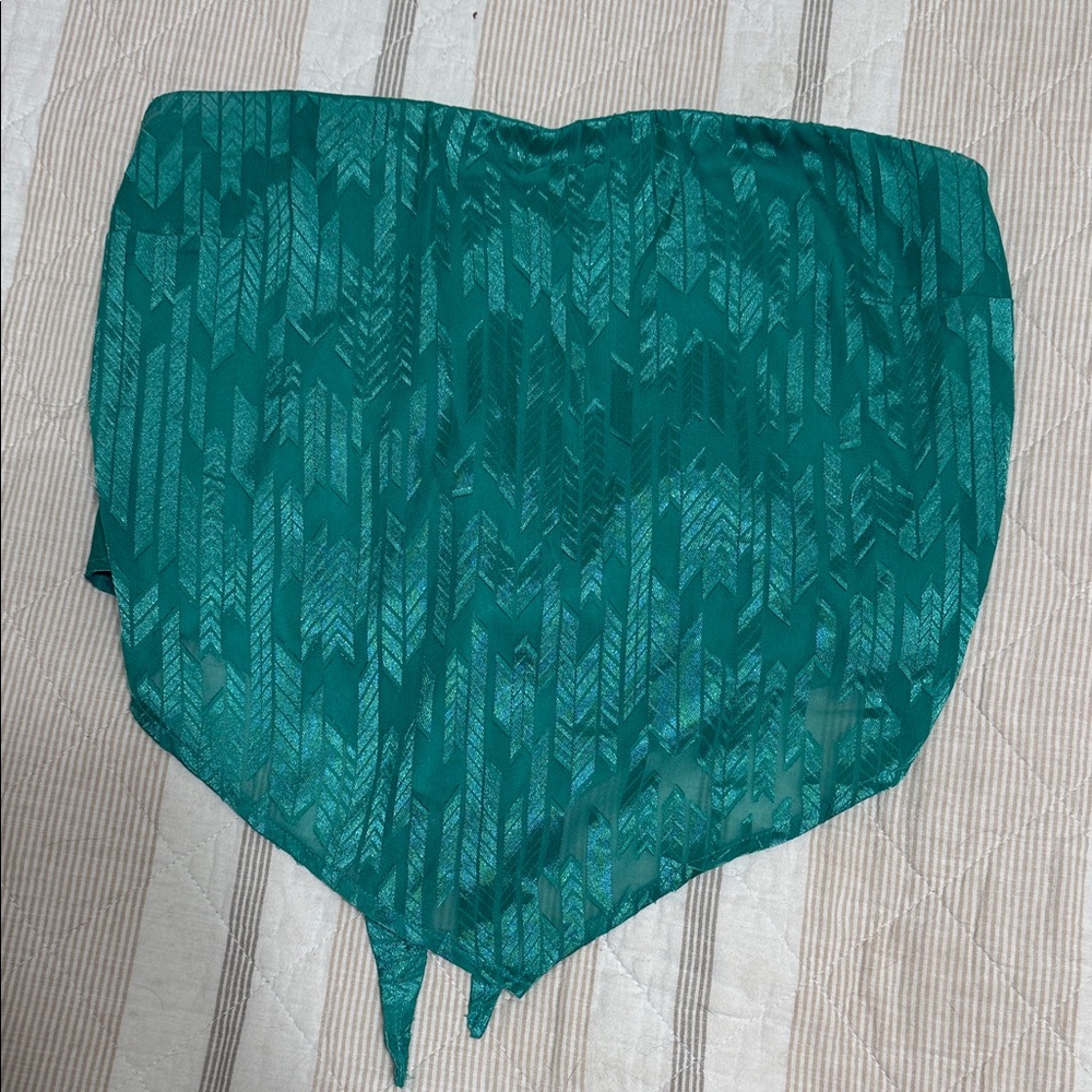 Strapless asymmetrical crop top